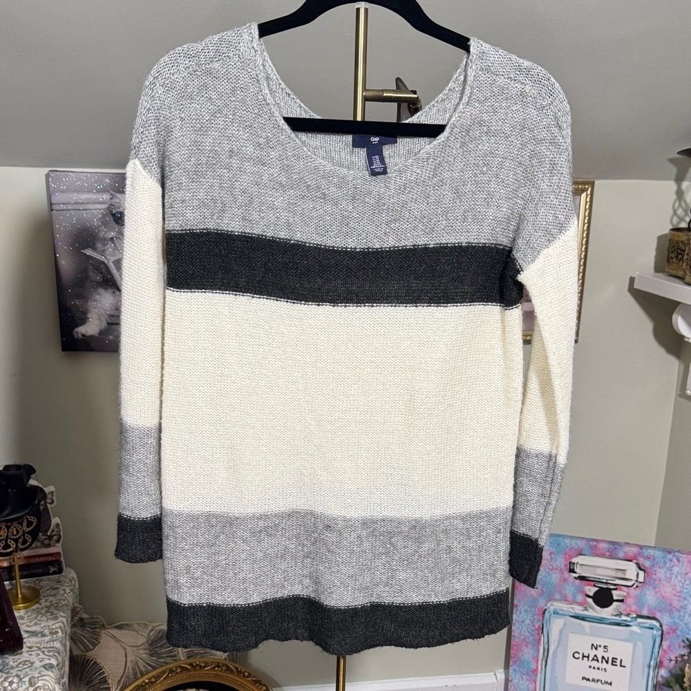 NWOT Women's Gray and White Striped/Colorblock Oversized Sweater Size XS Wool?